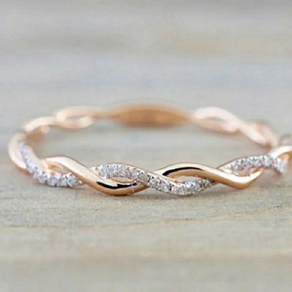 18 K Rose Gold Plated Ring with Lab Created/Simulated Diamonds Size 8 NWOT - Picture 4 of 6